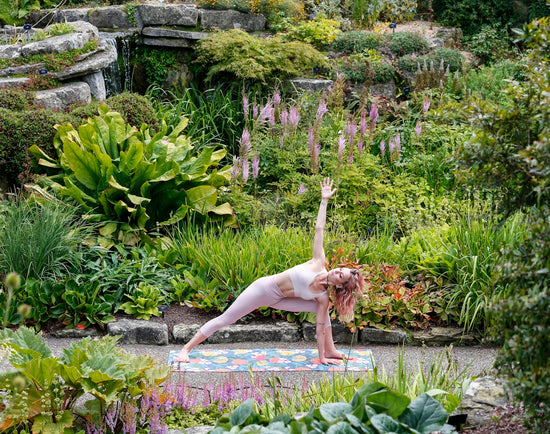 woman doing yoga during daytime