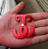 A red Shine Trip aluminum rope hanger with a self-locking mechanism is shown held in a person&
